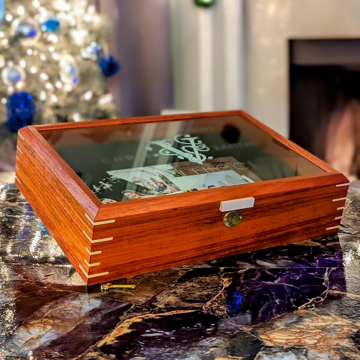 Large Box | 16" x 11"